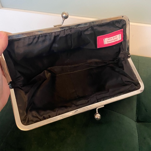 Faux snake print clutch - Picture 6 of 7